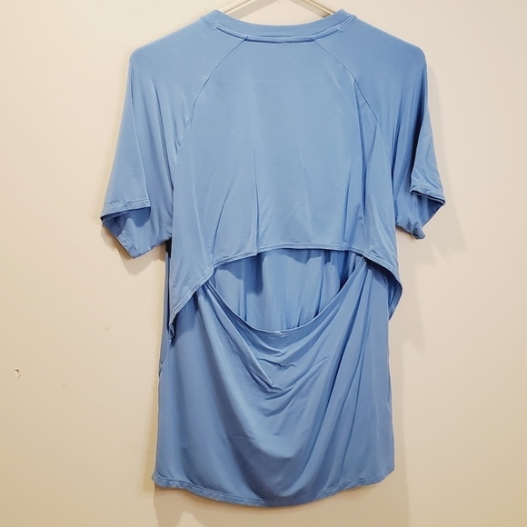 Under Armour Women's athletic top fits M - Picture 6 of 9